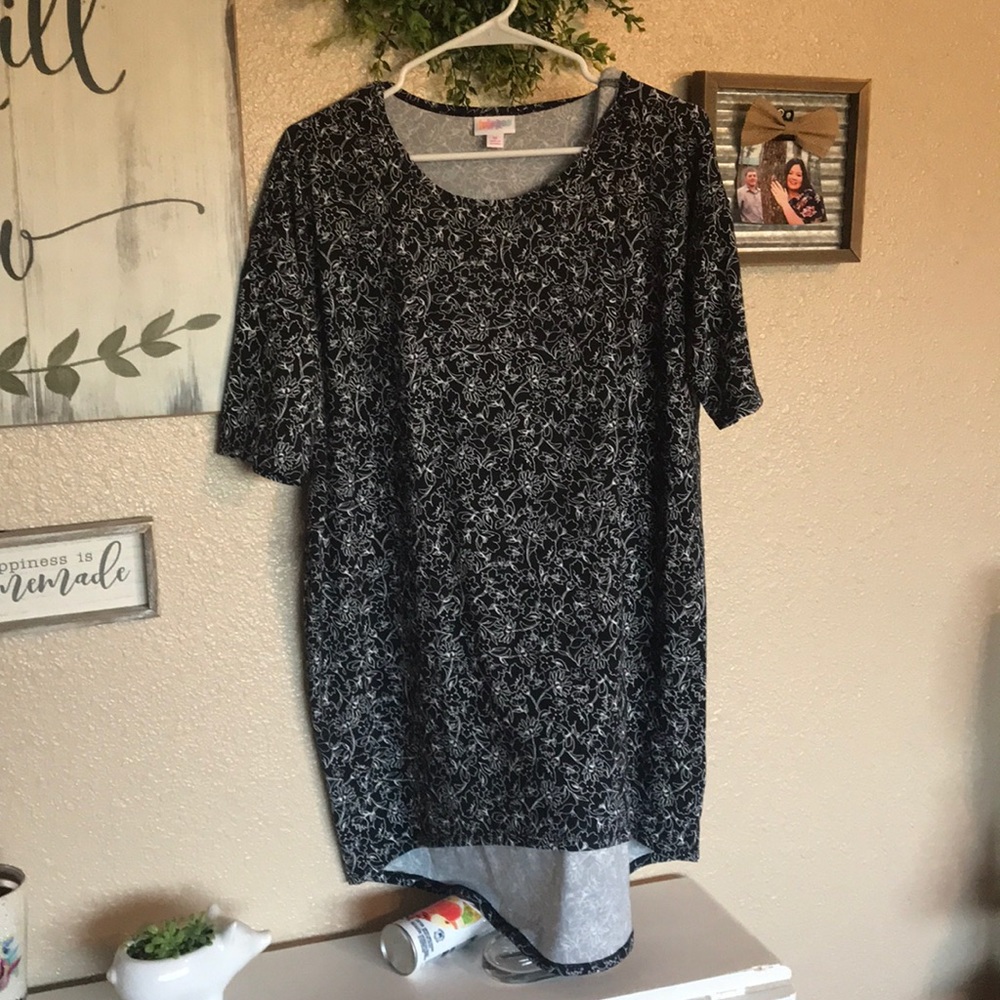Lularoe top